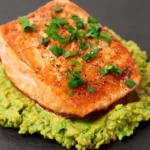 Salmao-com-pure-de-abacate-870x500